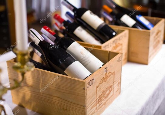 Intérieur chaleureux d’une cave à vins